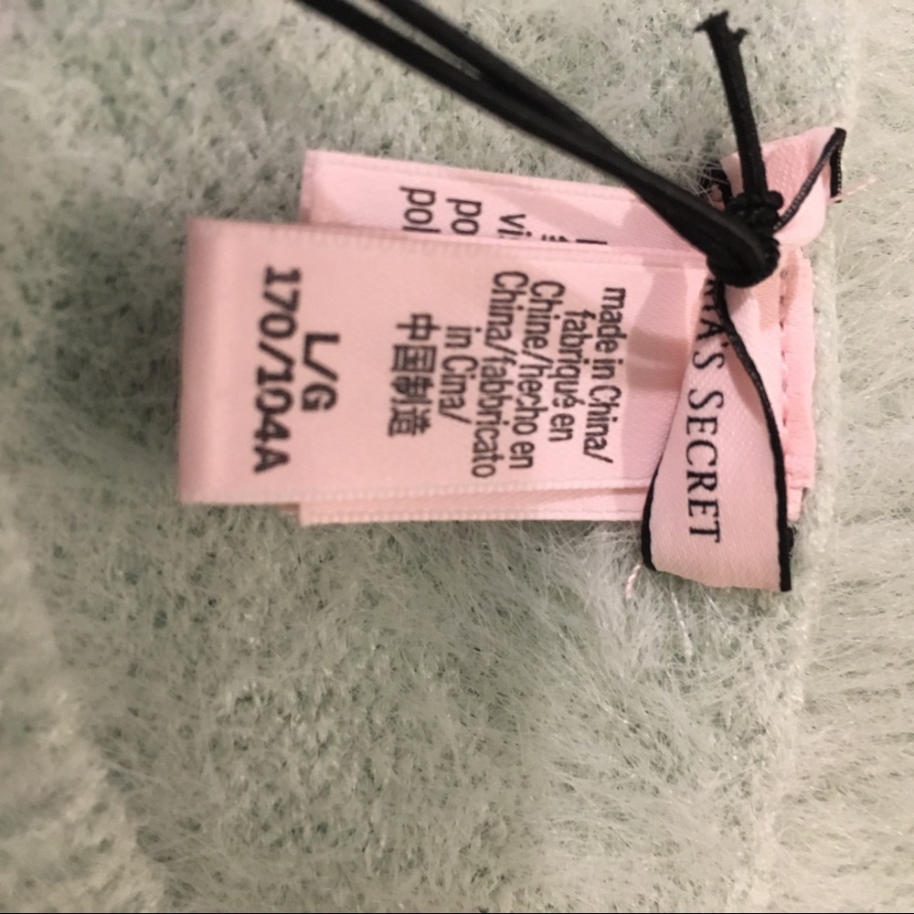 NWT VICTORIA SECRET SOFT PLUSH SWEATER Size LG - Picture 4 of 7